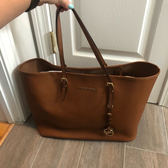 Michael Kors Handbags - Michael Kors Jet Set Tote